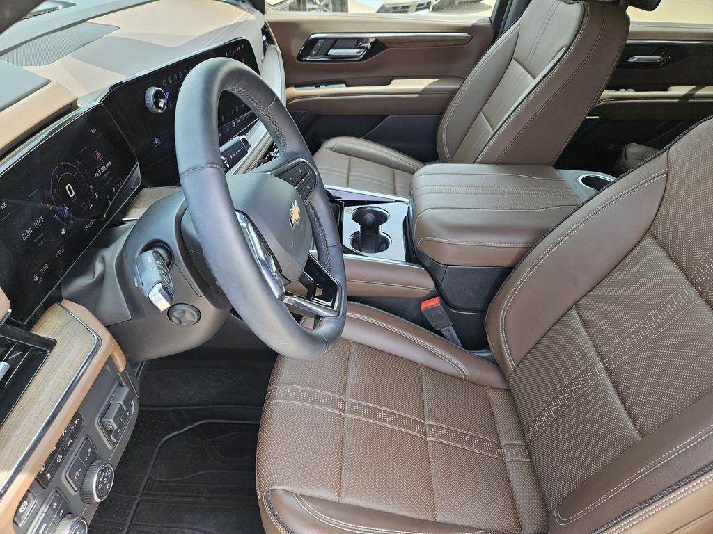 used 2025 Chevrolet Suburban car, priced at $80,601