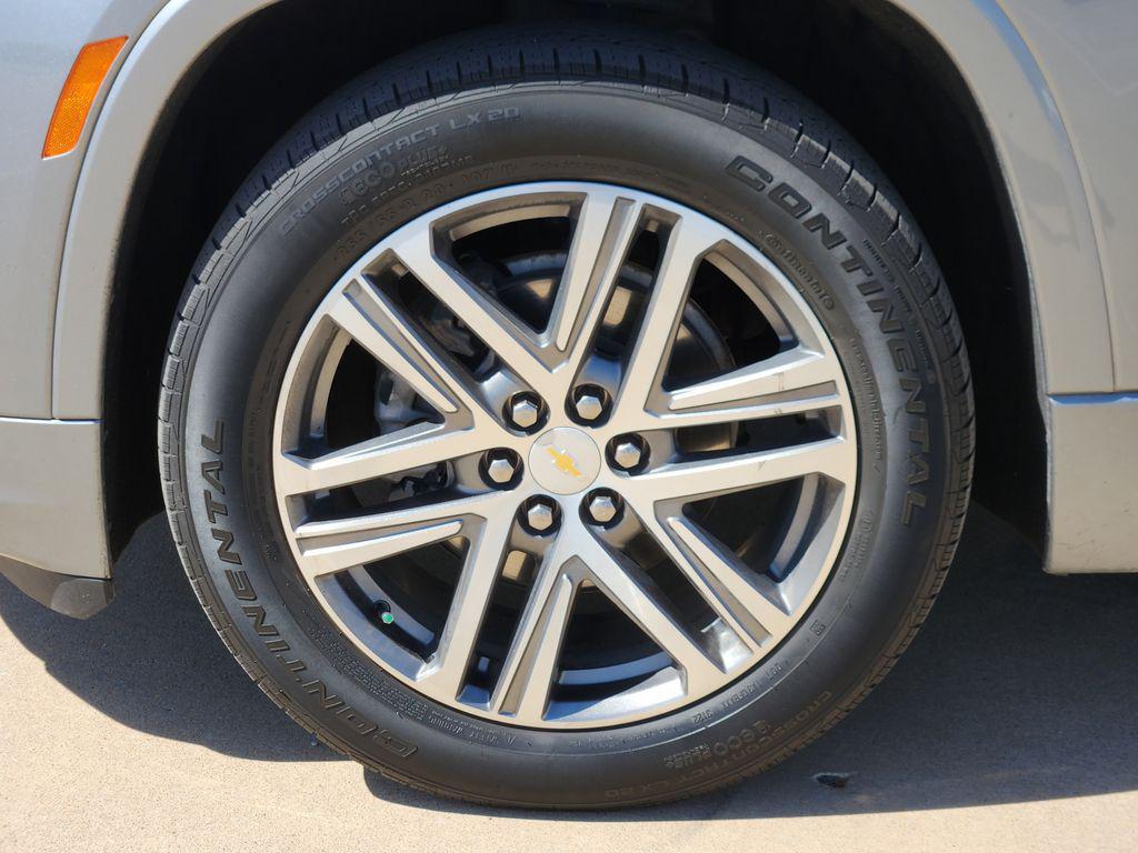 used 2023 Chevrolet Traverse car, priced at $30,170