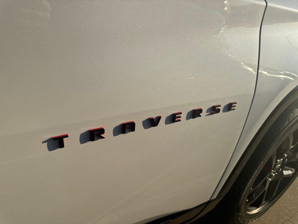 used 2023 Chevrolet Traverse car, priced at $33,799