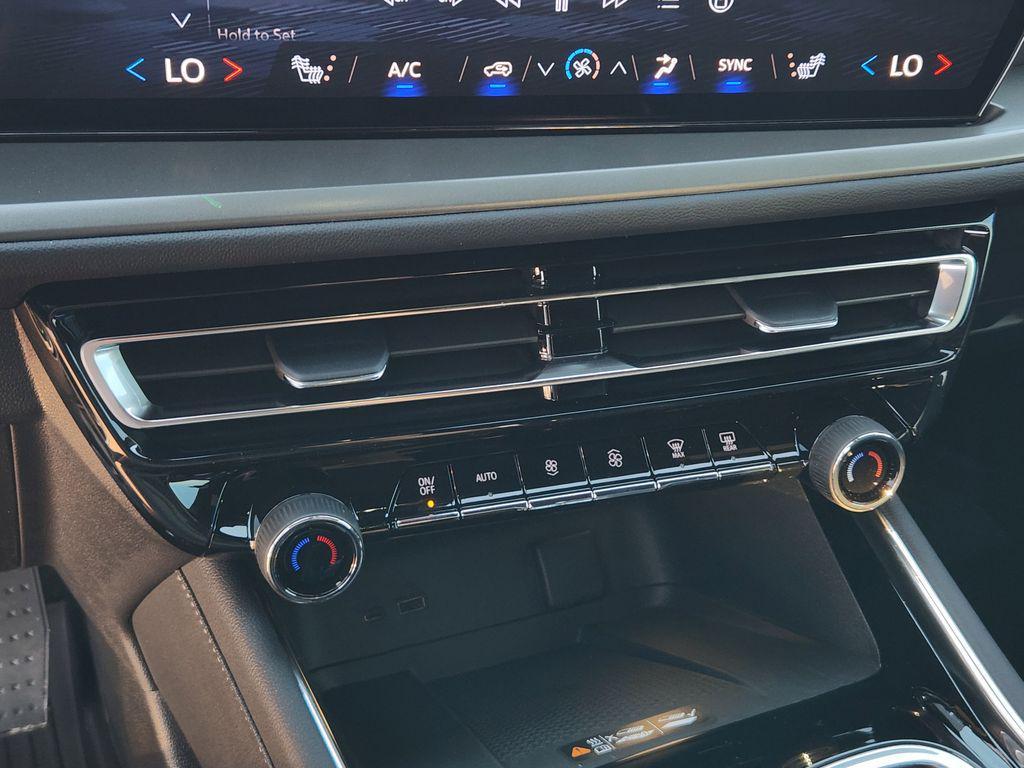 new 2026 Chevrolet Traverse car, priced at $44,276