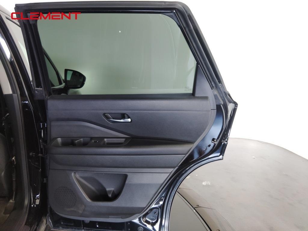 2022 Black Nissan Pathfinder