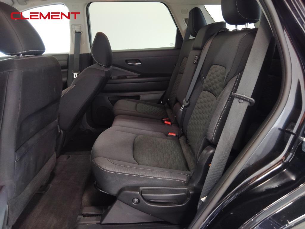 2022 Black Nissan Pathfinder