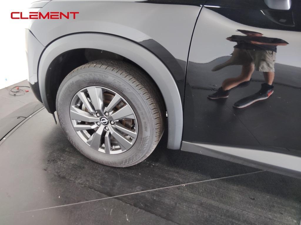 2022 Black Nissan Pathfinder
