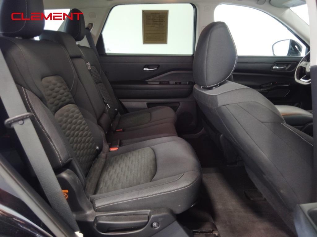 2022 Black Nissan Pathfinder