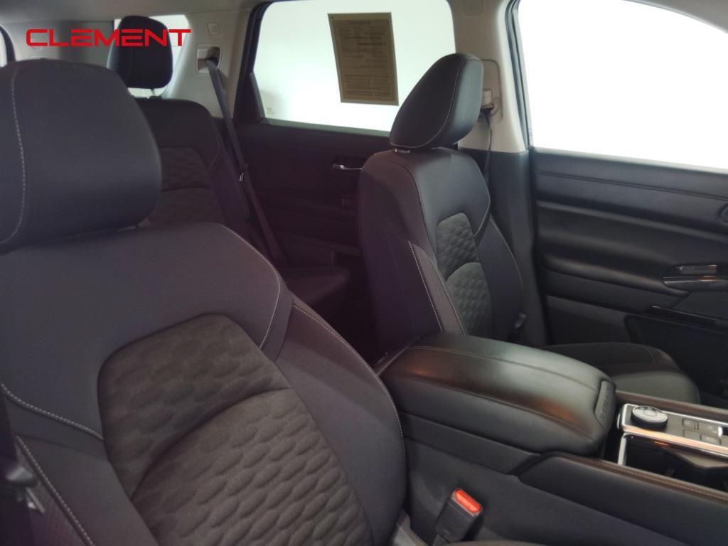 2022 Black Nissan Pathfinder