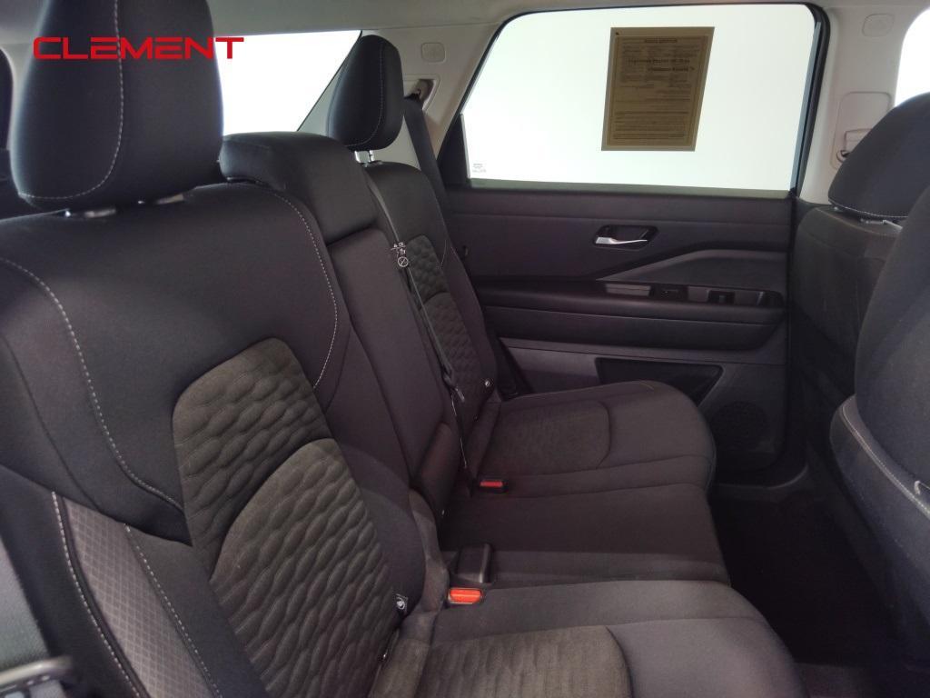 2022 Black Nissan Pathfinder