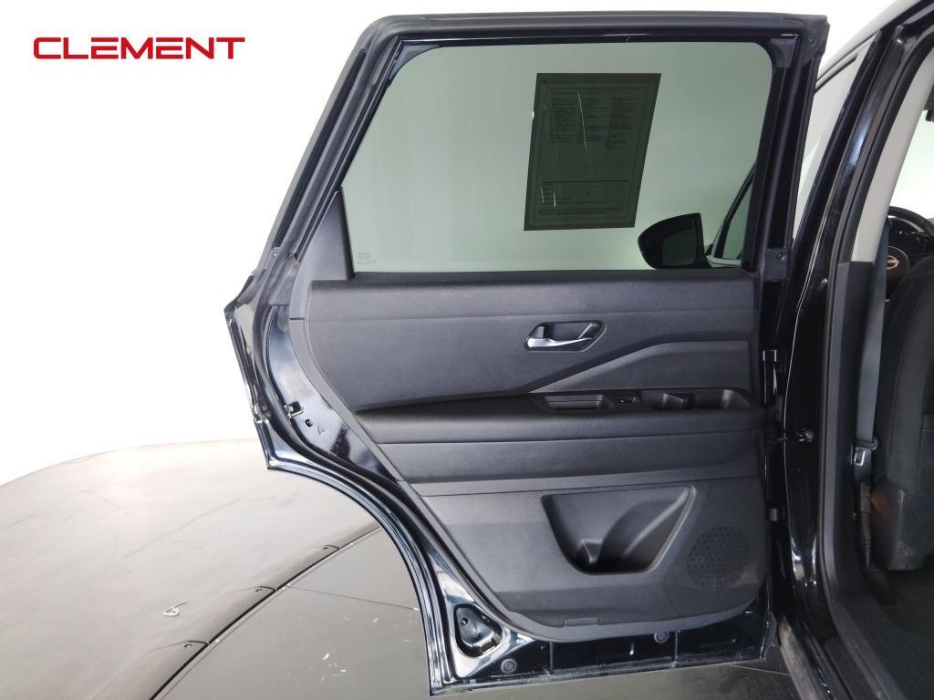 2022 Black Nissan Pathfinder