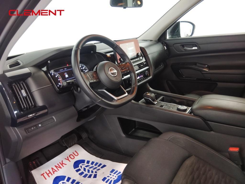2022 Black Nissan Pathfinder