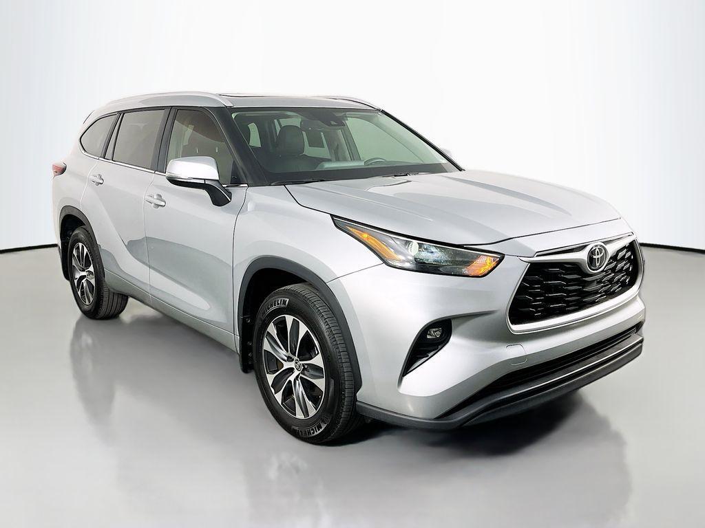 used 2025 Toyota Highlander car, priced at $43,700