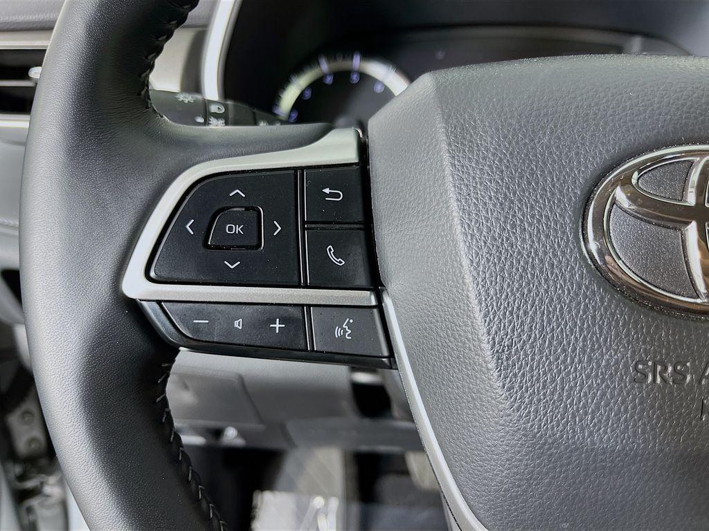 used 2025 Toyota Highlander car, priced at $43,700