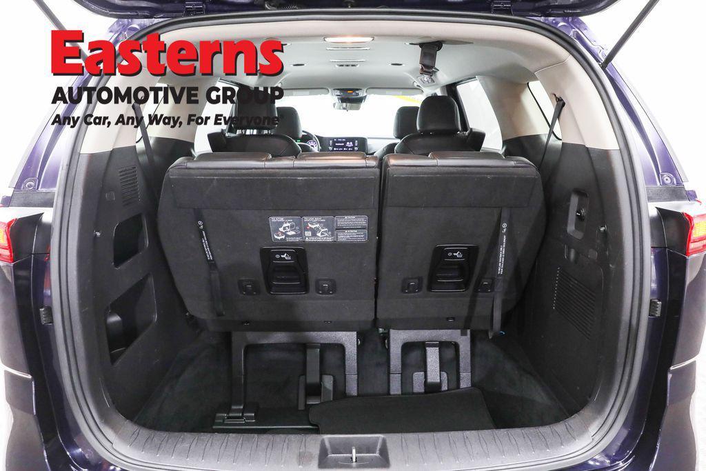 used 2024 Kia Carnival car, priced at $27,750