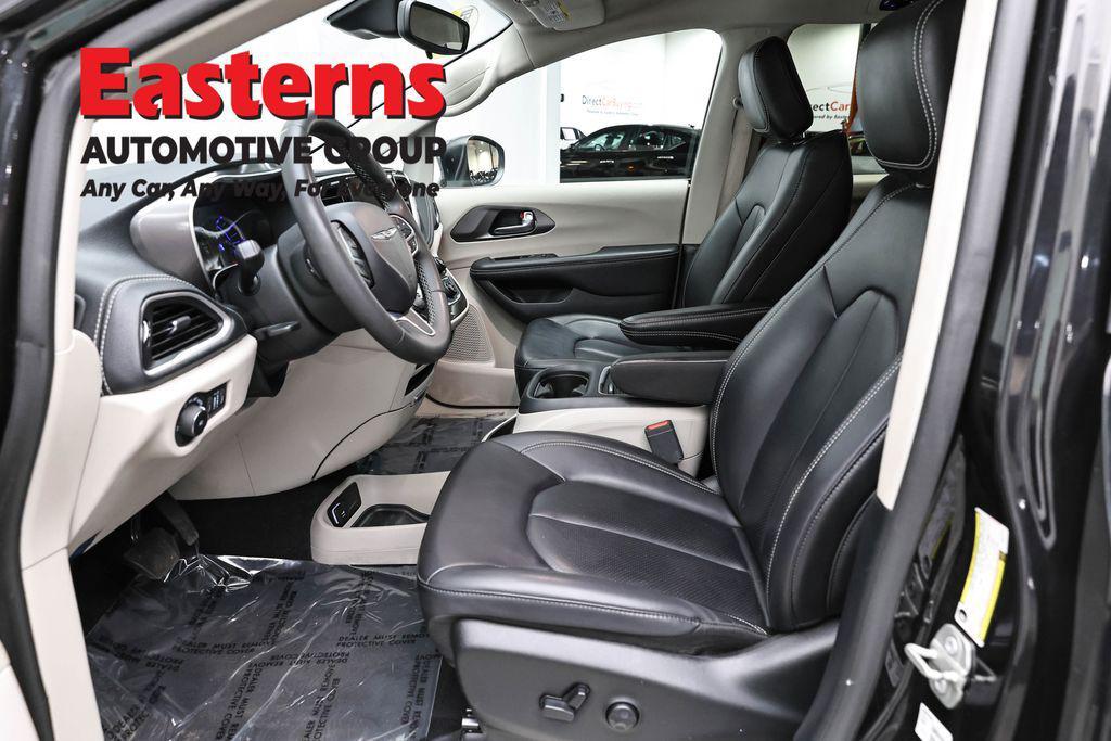 used 2023 Chrysler Pacifica Hybrid car, priced at $26,175