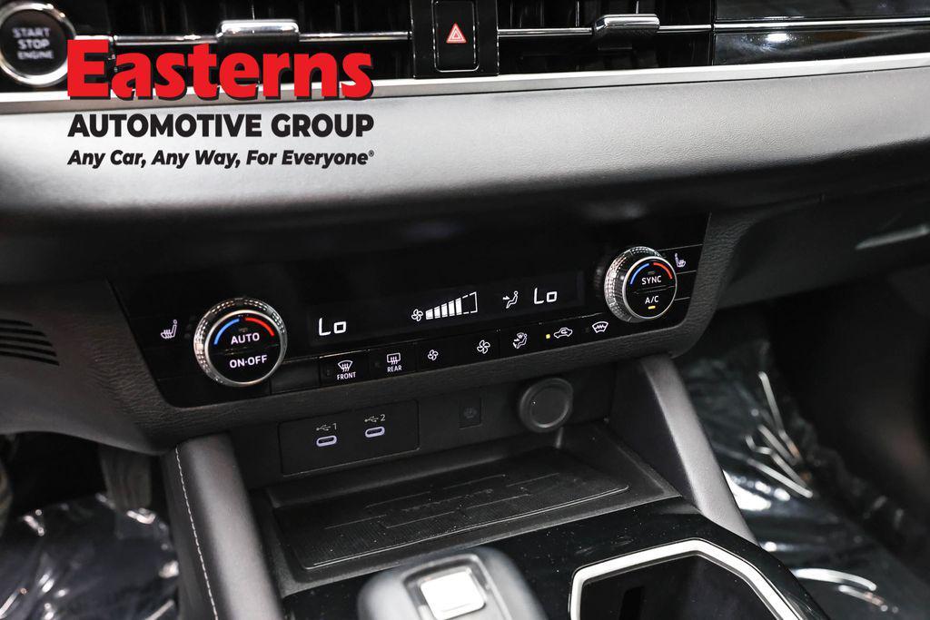 used 2025 Mitsubishi Outlander car, priced at $27,724