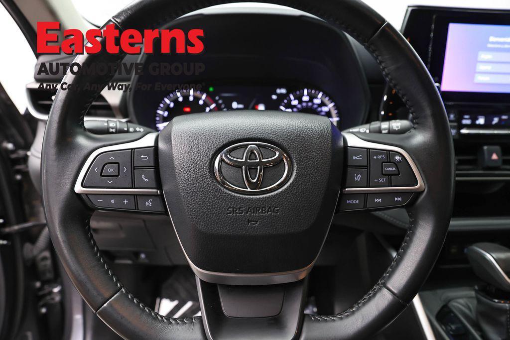 used 2024 Toyota Highlander car, priced at $32,750
