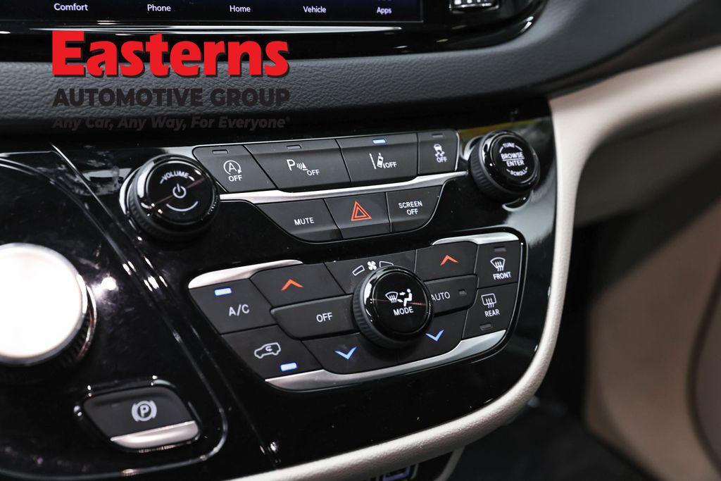 used 2023 Chrysler Pacifica car, priced at $22,749