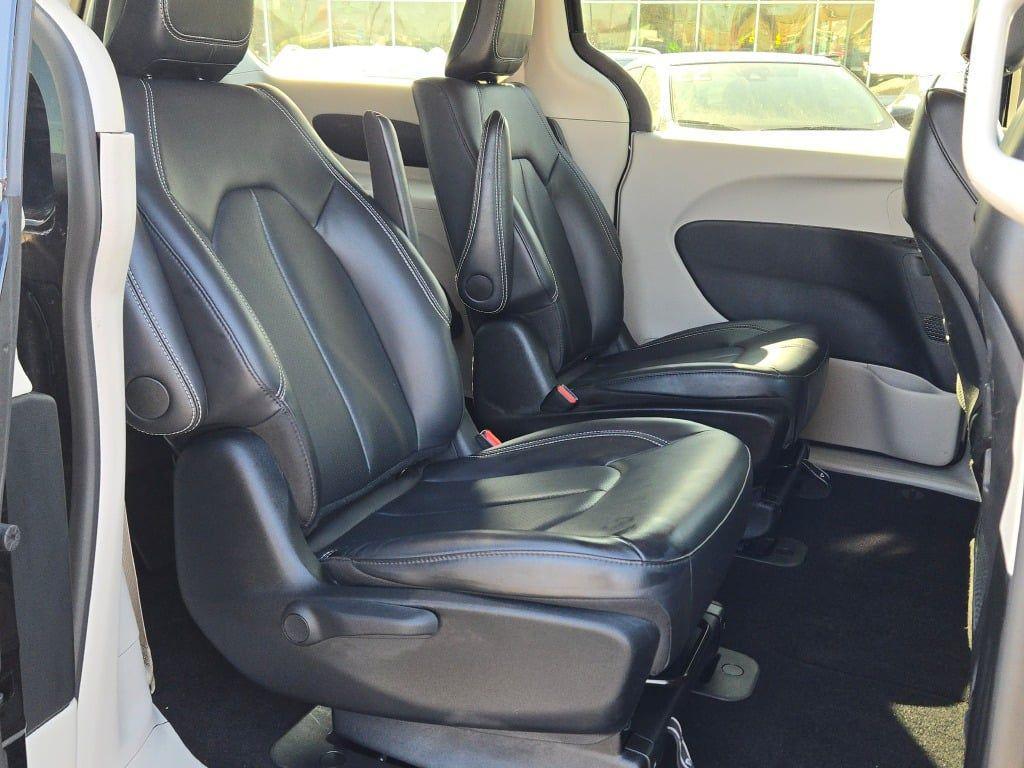 used 2024 Chrysler Pacifica Hybrid car, priced at $27,000