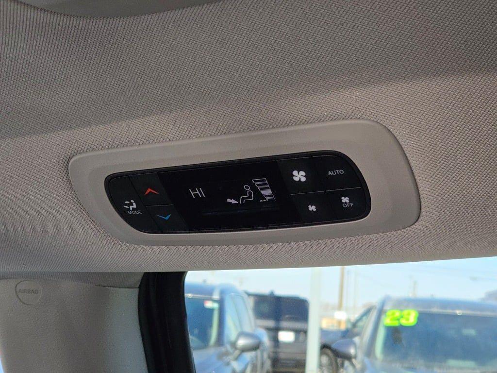 used 2024 Chrysler Pacifica Hybrid car, priced at $27,000