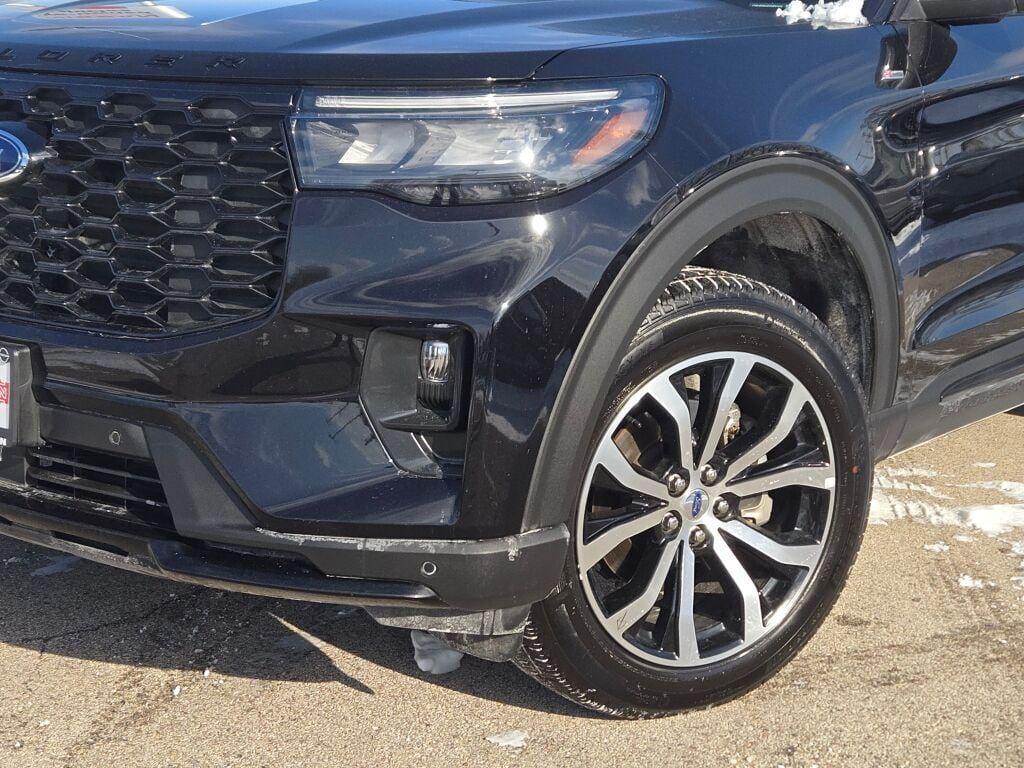 used 2025 Ford Explorer car, priced at $39,900