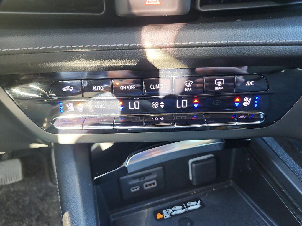 used 2023 Buick Envision car, priced at $32,622