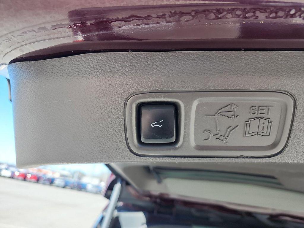 used 2023 Lincoln Navigator car, priced at $60,572