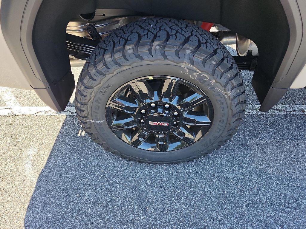 new 2026 GMC Sierra 2500 car, priced at $80,115