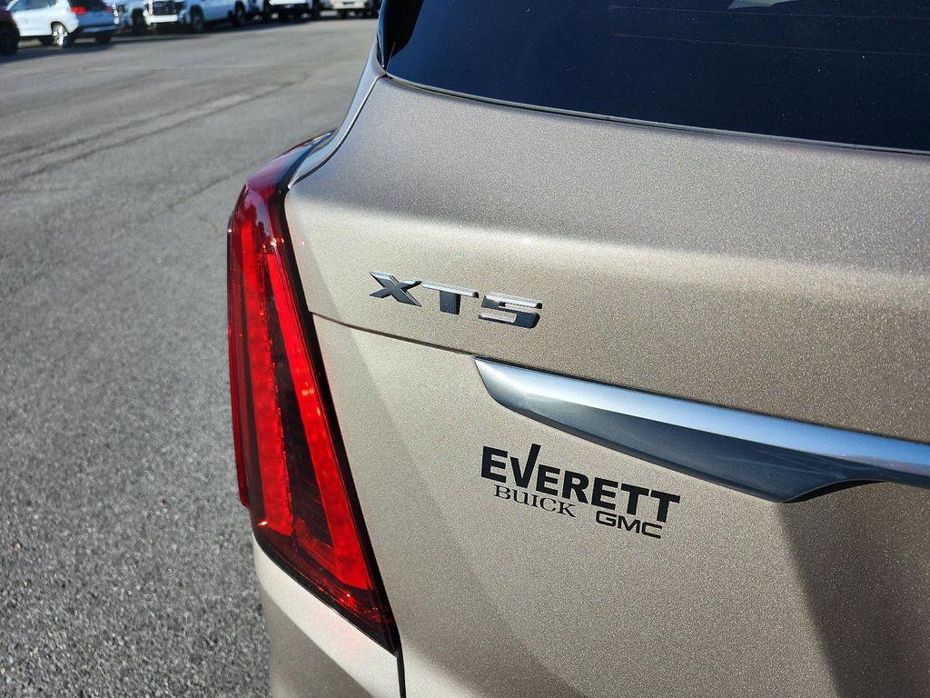 used 2023 Cadillac XT5 car, priced at $34,310