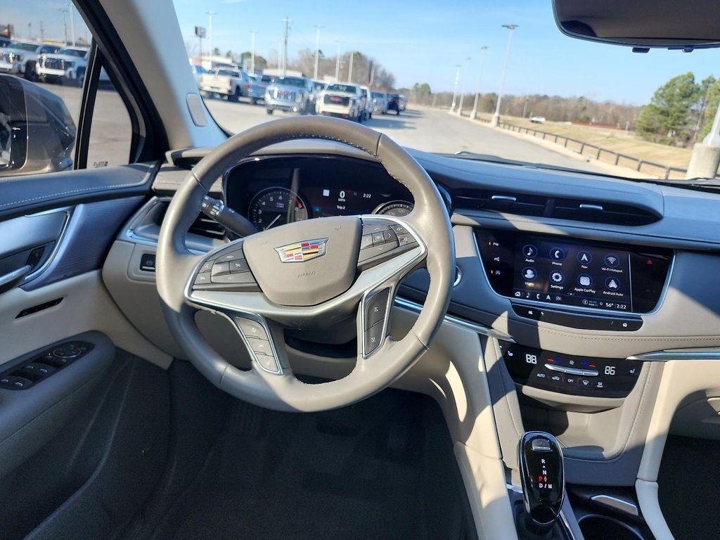 used 2023 Cadillac XT5 car, priced at $34,310
