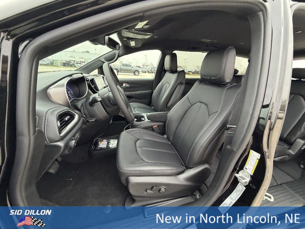 new 2026 Chrysler Pacifica car, priced at $39,920