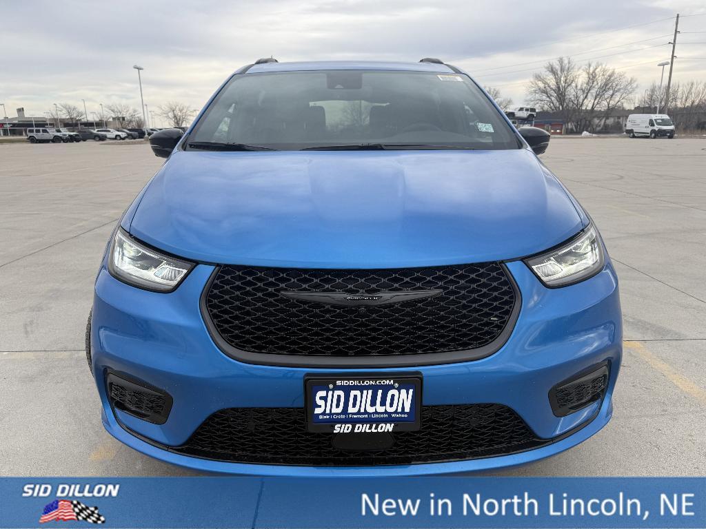 new 2026 Chrysler Pacifica car, priced at $47,220