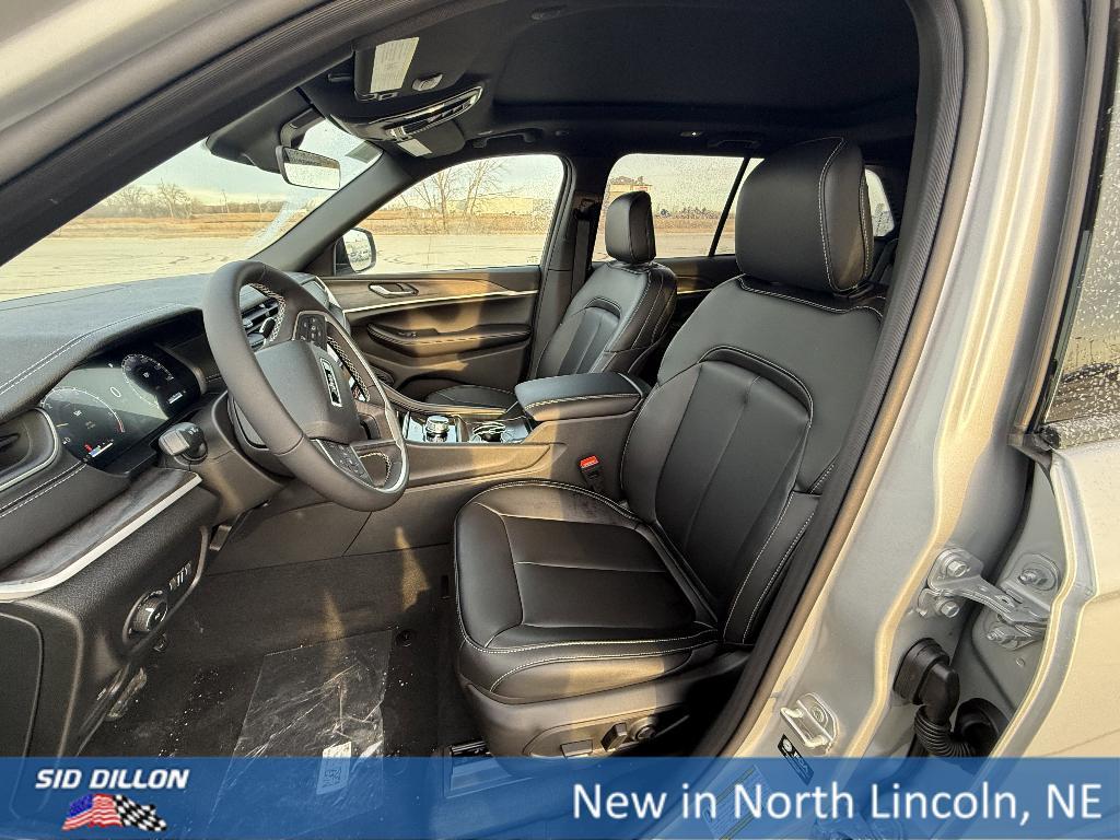 new 2025 Jeep Grand Cherokee car, priced at $45,260