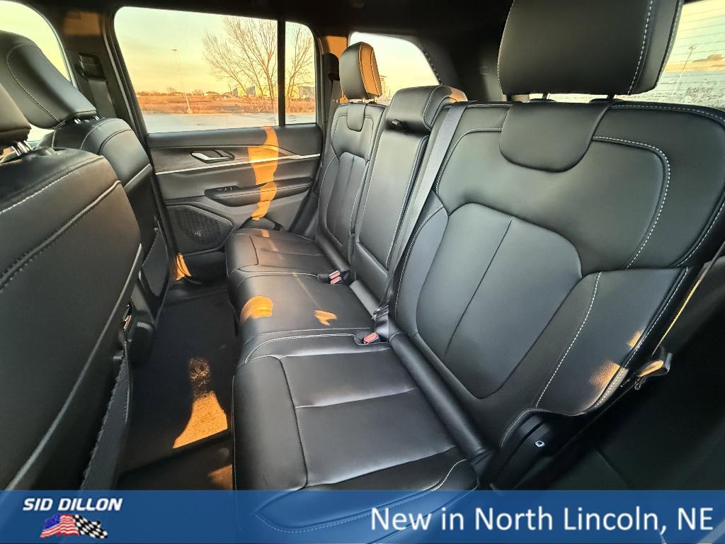 new 2025 Jeep Grand Cherokee car, priced at $48,985