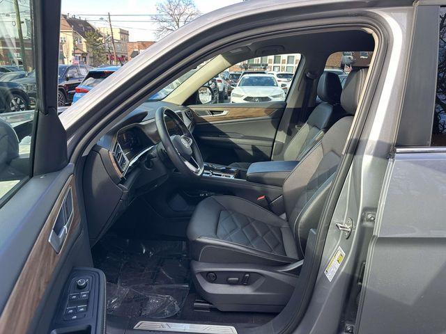 used 2025 Volkswagen Atlas car, priced at $31,990