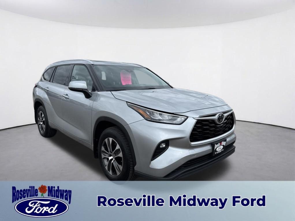 used 2020 Toyota Highlander car, priced at $26,941