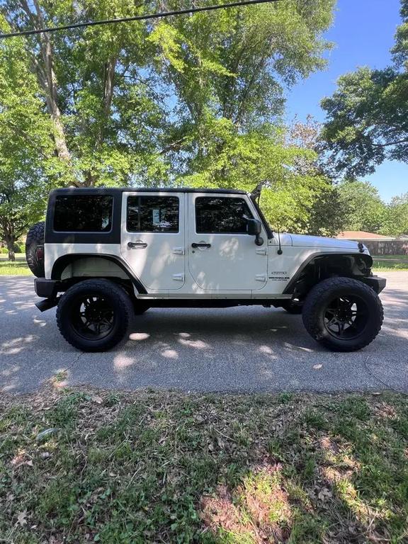 used 2014 Jeep Wrangler Unlimited car, priced at $14,995