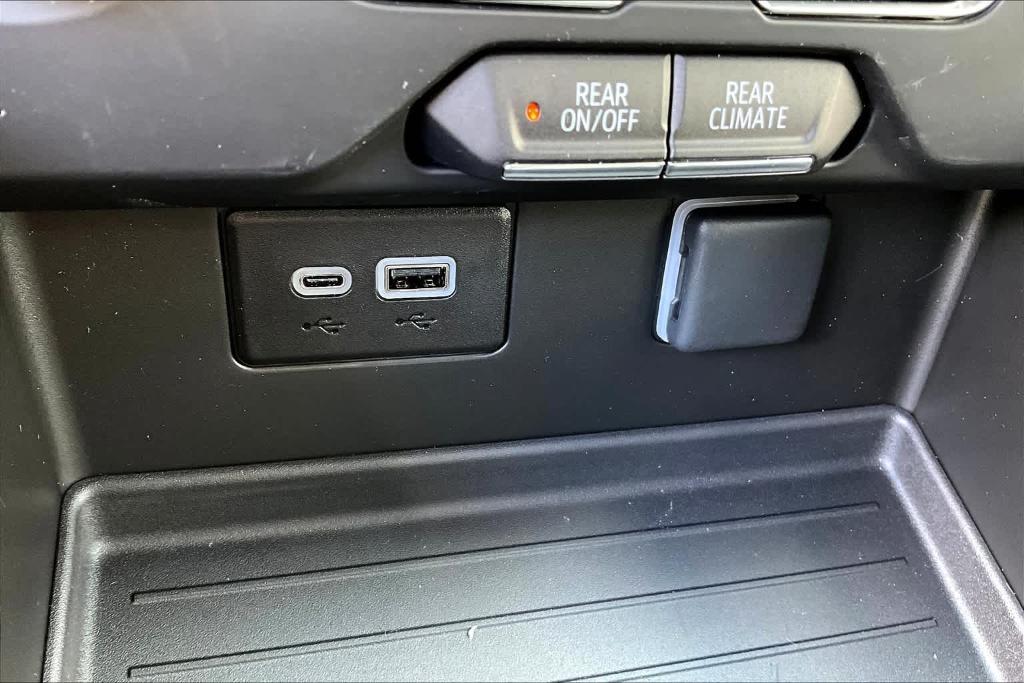 used 2024 GMC Yukon XL car, priced at $58,685