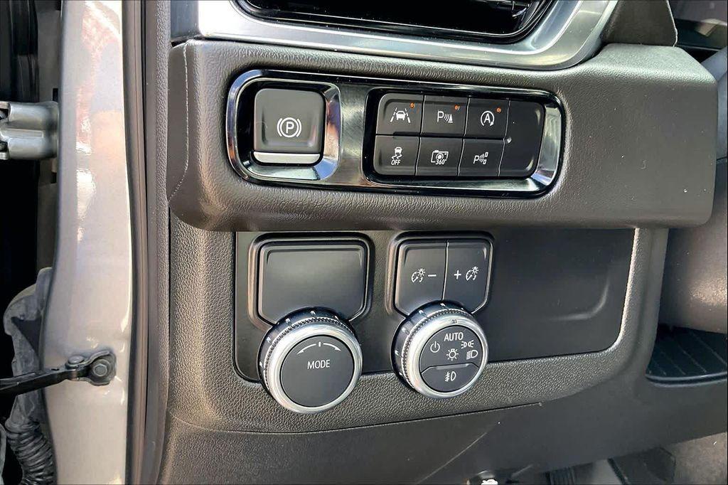 used 2025 GMC Yukon XL car, priced at $69,212