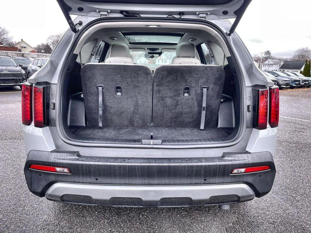 used 2022 Kia Sorento car, priced at $28,502