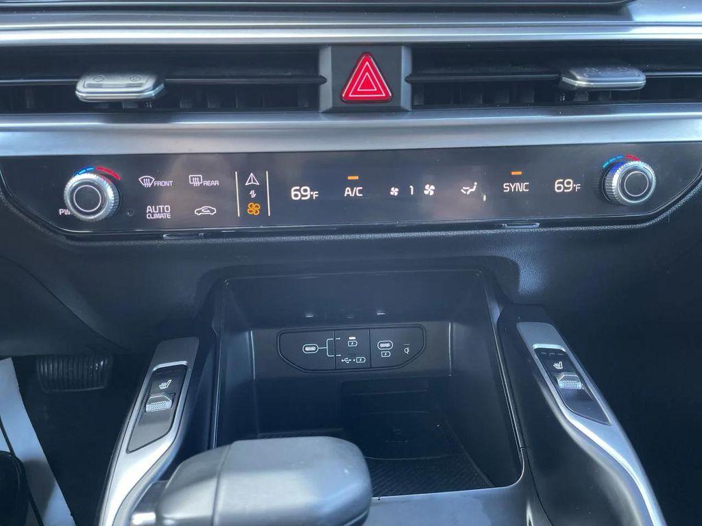 used 2024 Kia Sorento car, priced at $26,984