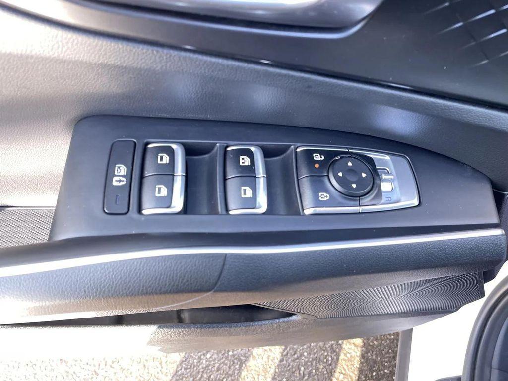 used 2024 Kia Sorento car, priced at $26,984