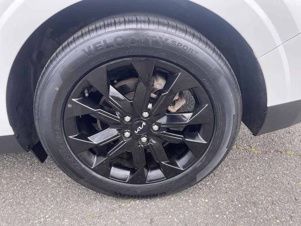 used 2024 Kia Carnival car, priced at $39,897