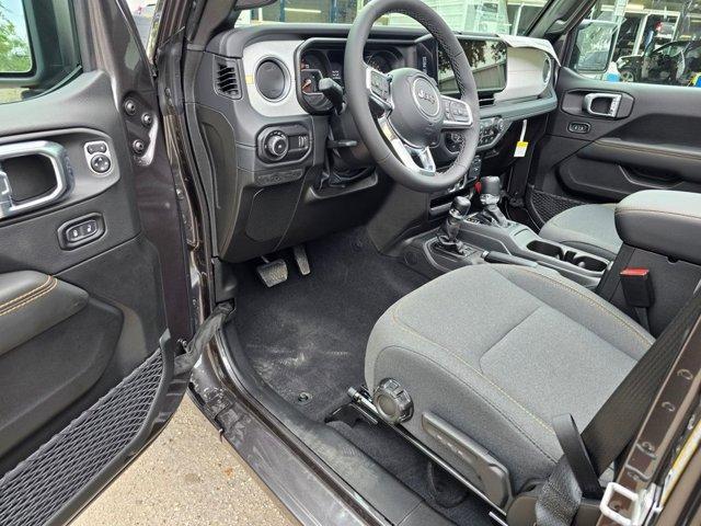 new 2025 Jeep Wrangler car, priced at $46,620