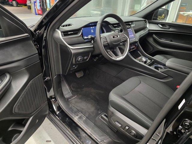 new 2025 Jeep Grand Cherokee car, priced at $36,170