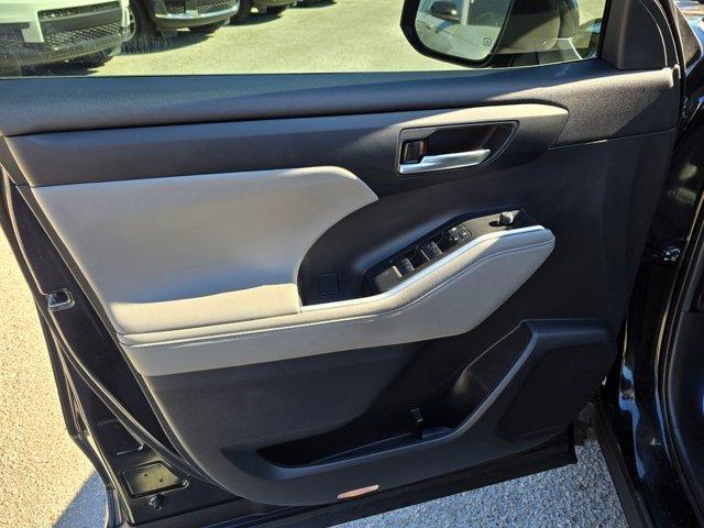 used 2021 Toyota Highlander car, priced at $26,692
