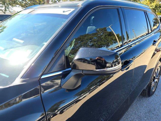 used 2021 Toyota Highlander car, priced at $26,692