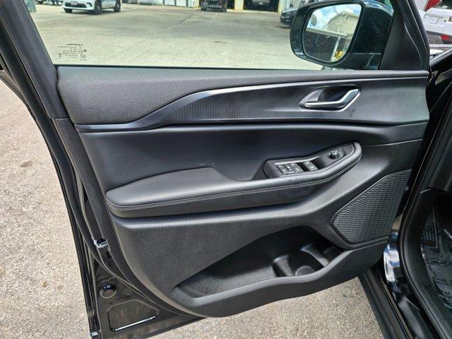 new 2025 Jeep Grand Cherokee car, priced at $36,675