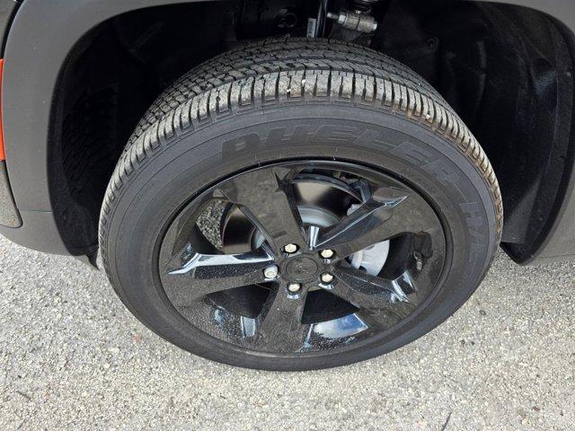 new 2025 Jeep Grand Cherokee car, priced at $36,675