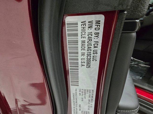 new 2025 Jeep Grand Cherokee car, priced at $36,875