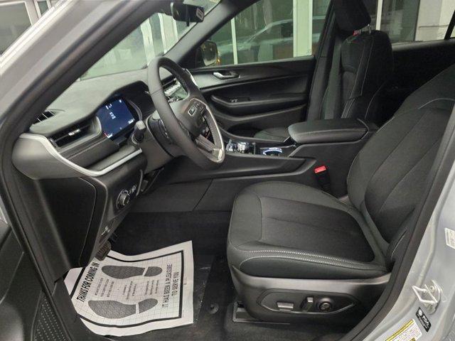 new 2025 Jeep Grand Cherokee car, priced at $33,420