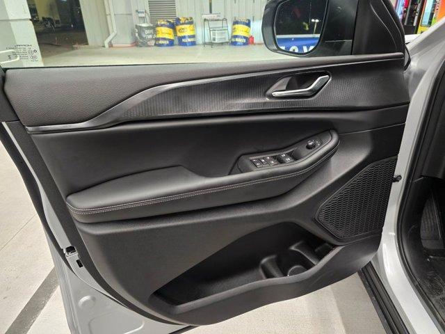 new 2025 Jeep Grand Cherokee car, priced at $36,170