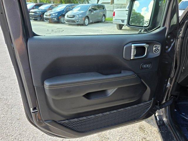 new 2025 Jeep Wrangler car, priced at $44,620